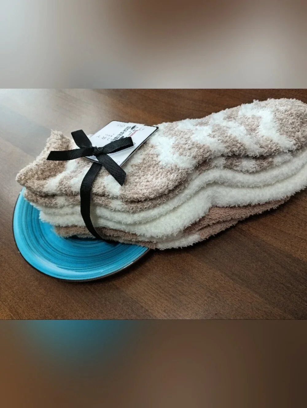 Women's NWT 3 Pair Tan & Cream Fuzzy Socks